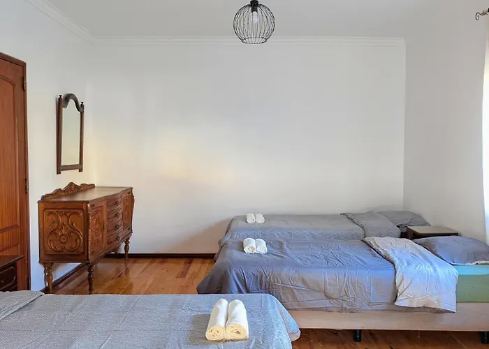 Terraco 26 - 8br Sleeps 22, Garden & Terrace, Near Lisbon & Beaches 别墅 Sobreda
