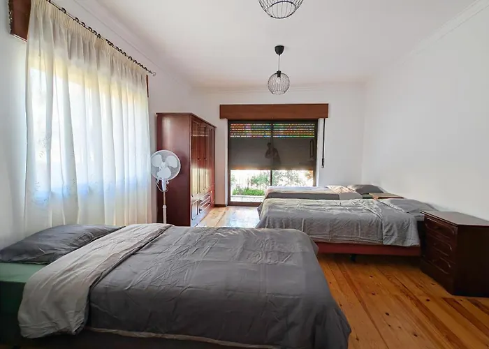 Terraco 26 - 8br Sleeps 22, Garden & Terrace, Near Lisbon & Beaches *