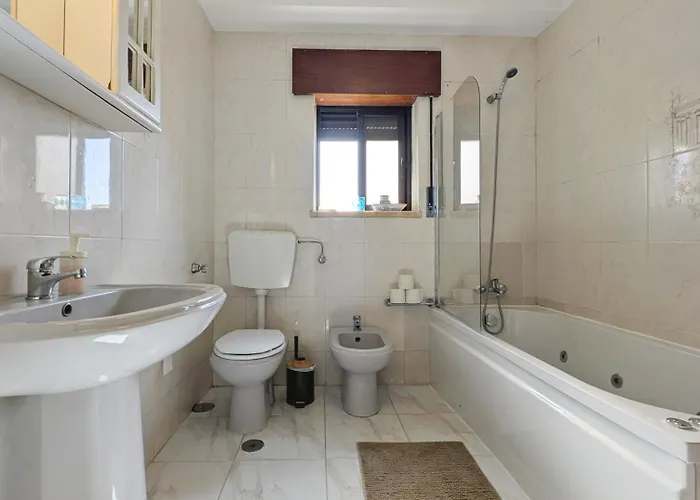 Terraco 26 - 8br Sleeps 22, Garden & Terrace, Near Lisbon & Beaches *