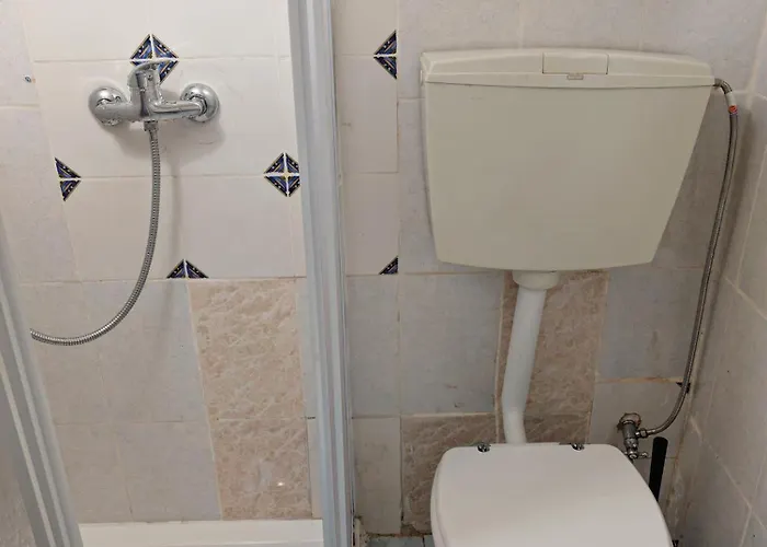 Terraco 26 - 8br Sleeps 22, Garden & Terrace, Near Lisbon & Beaches Sobreda