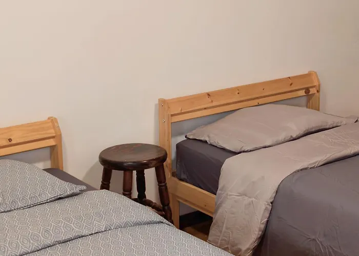 Terraco 26 - 8br Sleeps 22, Garden & Terrace, Near Lisbon & Beaches Sobreda