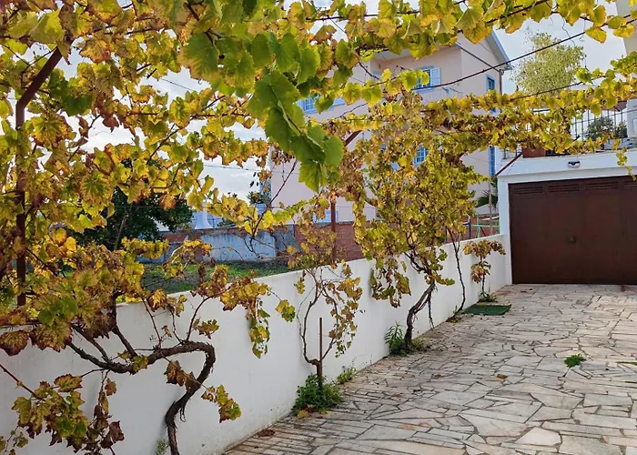 Terraco 26 - 8br Sleeps 22, Garden & Terrace, Near Lisbon & Beaches Sobreda