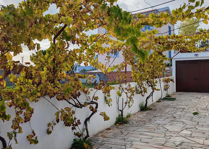 Terraco 26 - 8br Sleeps 22, Garden & Terrace, Near Lisbon & Beaches *