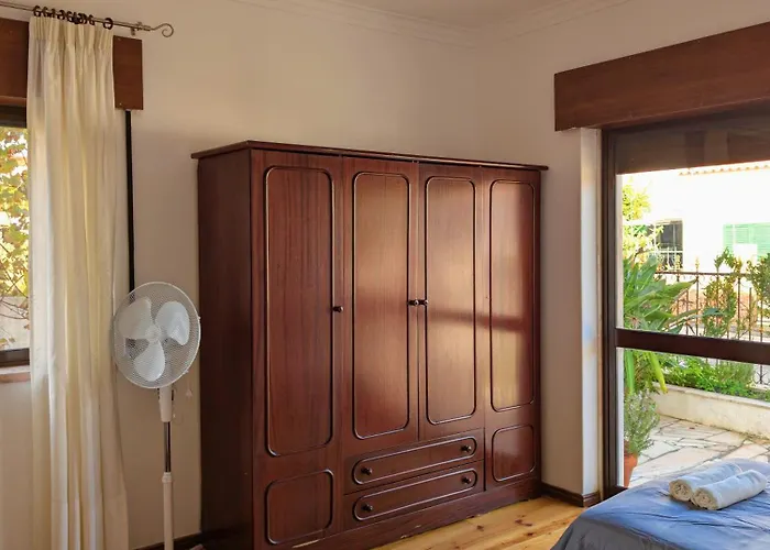 别墅 Terraco 26 - 8br Sleeps 22, Garden & Terrace, Near Lisbon & Beaches Sobreda