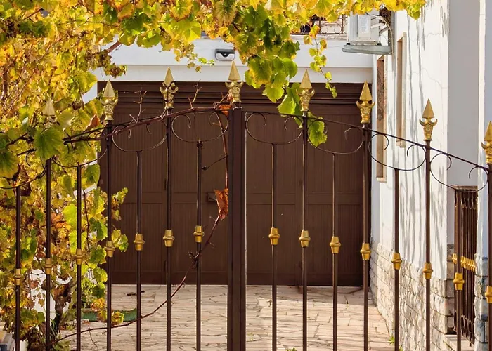 Terraco 26 - 8br Sleeps 22, Garden & Terrace, Near Lisbon & Beaches 别墅 Sobreda