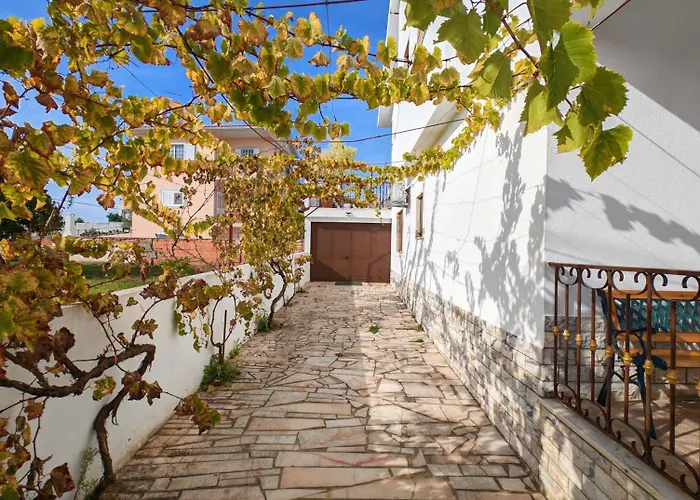 Terraco 26 - 8br Sleeps 22, Garden & Terrace, Near Lisbon & Beaches