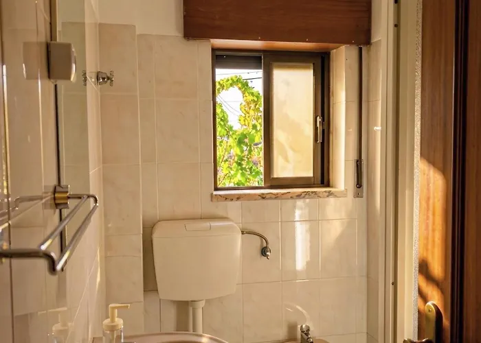 Terraco 26 - 8br Sleeps 22, Garden & Terrace, Near Lisbon & Beaches 别墅 Sobreda