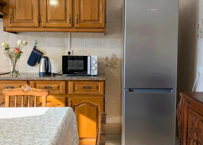 Terraco 26 - 8br Sleeps 22, Garden & Terrace, Near Lisbon & Beaches * Sobreda