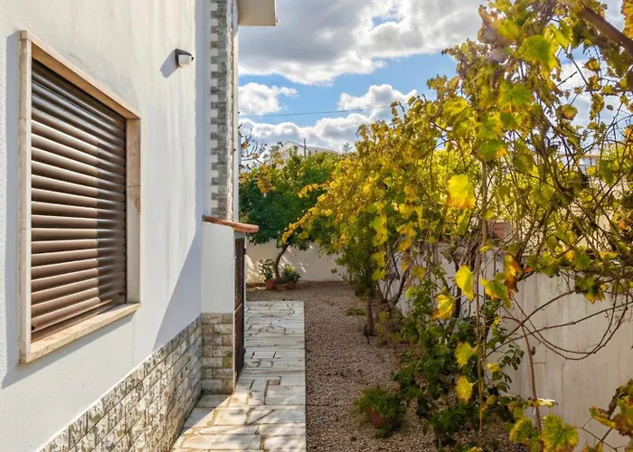 Terraco 26 - 8br Sleeps 22, Garden & Terrace, Near Lisbon & Beaches 别墅 *